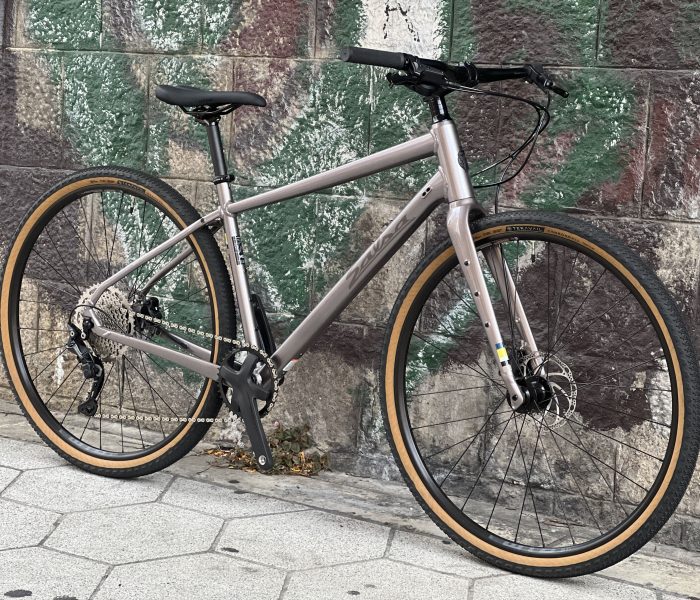 Salsa Cycles Journeyer Flat Bar Deore 700c